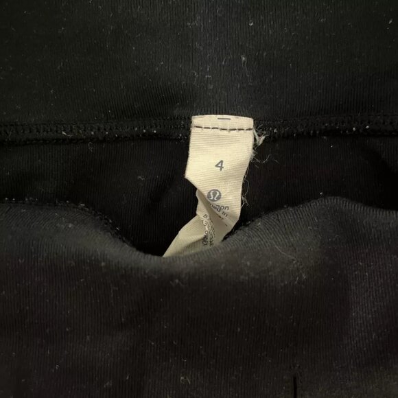 Lululemon Size 4 Women's Pants Capris - Black Wide Waist and Bottom - Picture 5 of 5